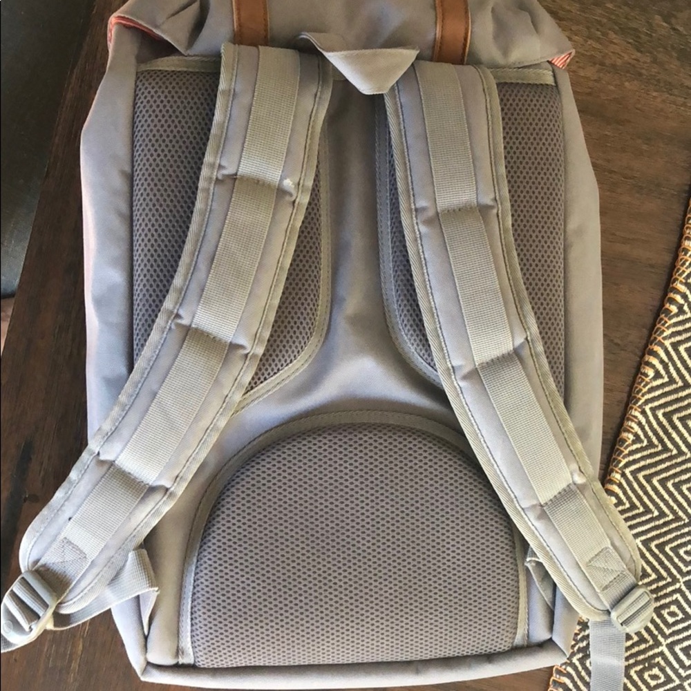 Hershel Grey Backpack Great Condition - image 4